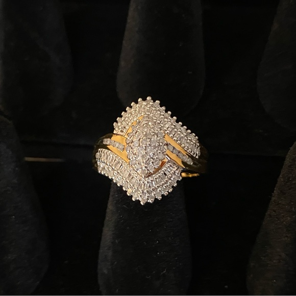 1/2 ctw DIAMOND CLUSTER RING - Picture 2 of 5